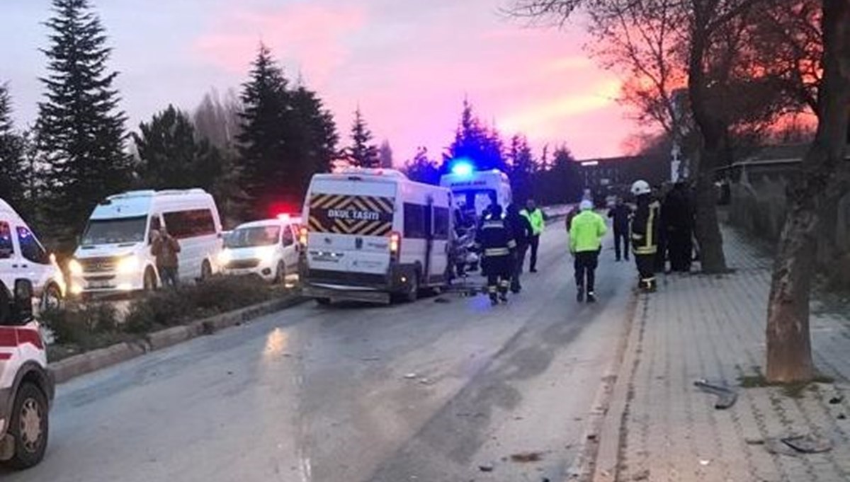 Eskişehir’de fabrika servisi kaza yaptı: 12 yaralı Eskişehir’de fabrika servisi kaza yaptı: 12 yaralı