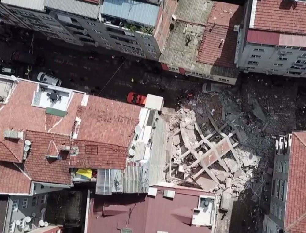 Zeytinburnu'nda boşaltılan 5 katlı bina çöktü - 2