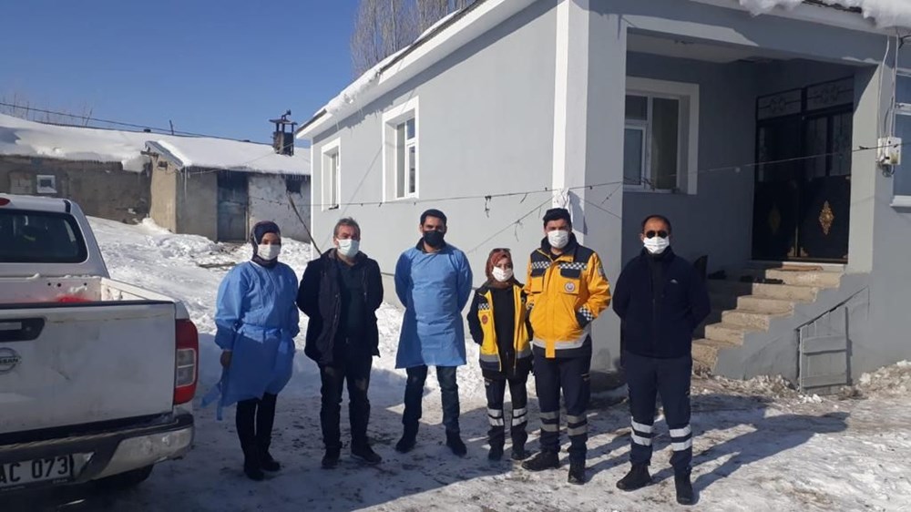 Ağrı'da filyasyon ekipleri karlı yolları aşıp, aşı yapıyorlar - 4