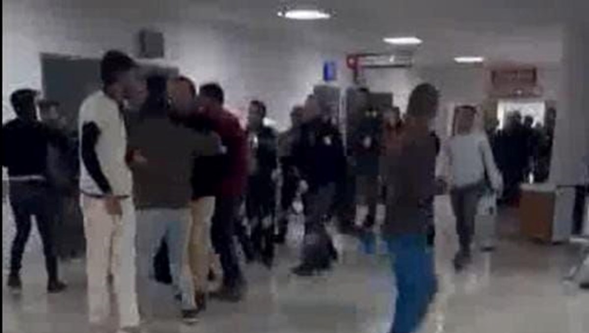 Ankara’da hastanede olay: Polis ve güvenliklere saldıran 10 kişi tutuklandı Ankara’da hastanede olay: Polis ve güvenliklere saldıran 10 kişi tutuklandı