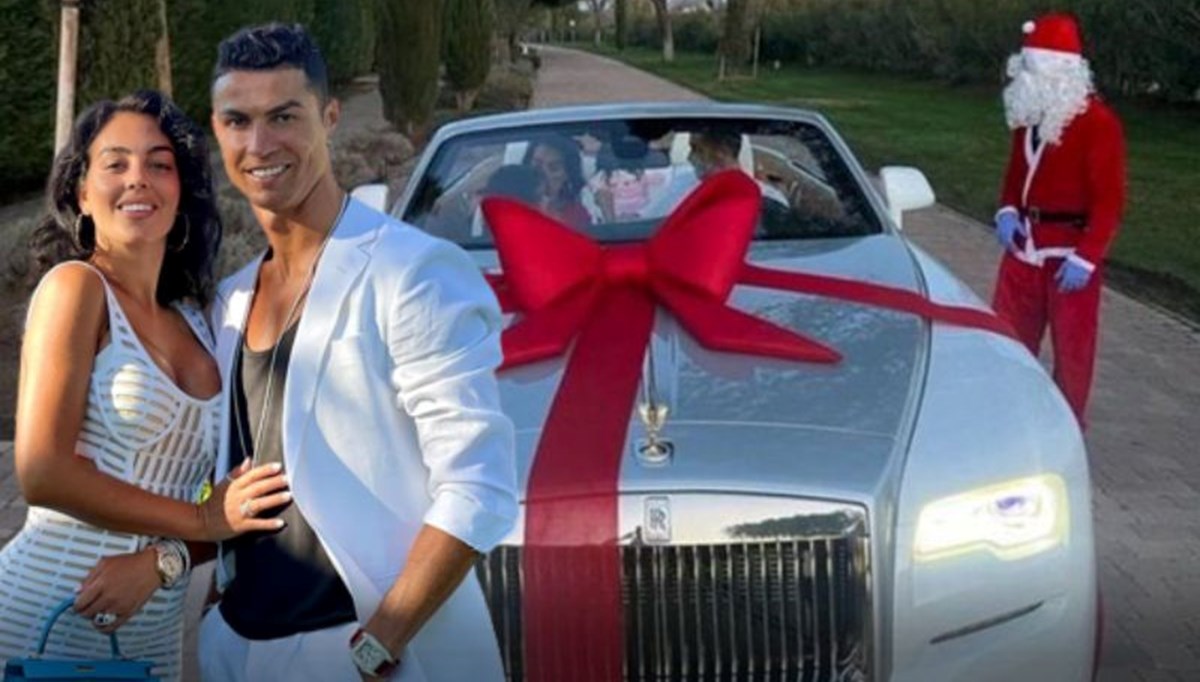 Yıldız futbolcu Cristiano Ronaldo'ya Georgina Rodriguez'den yılbaşı hediyesi