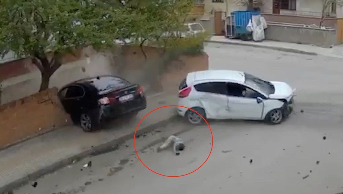 Otomobiller çarpıştı küçük çocuk camdan fırladı!