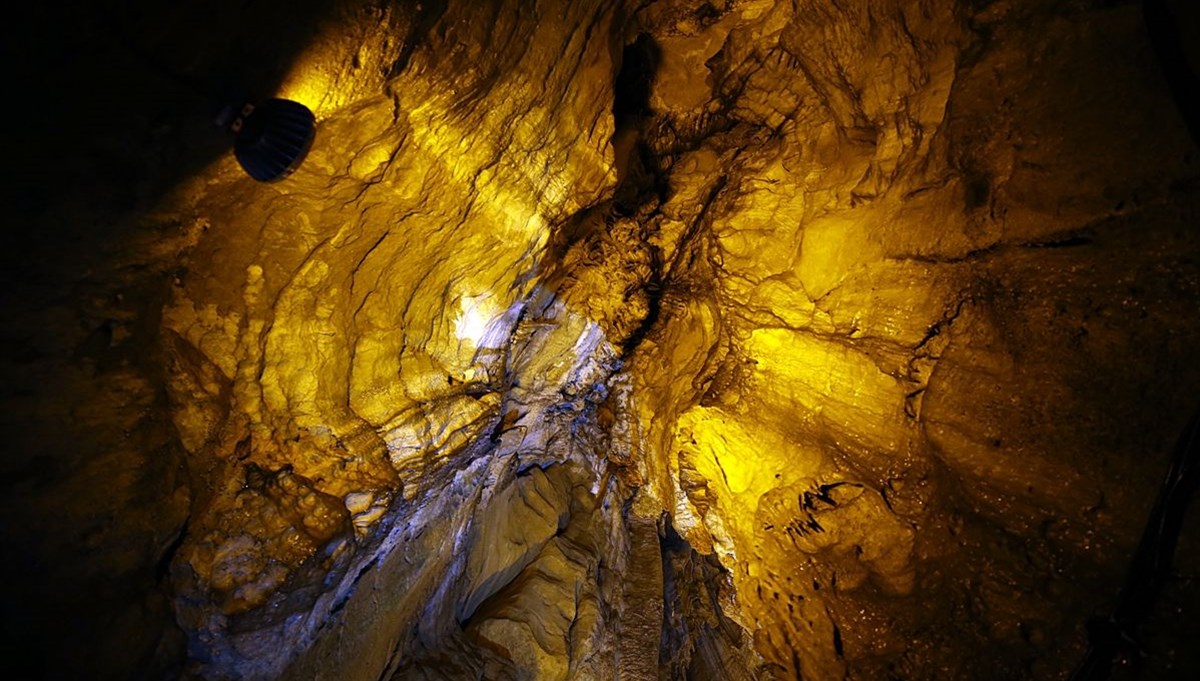 Trabzon'da 'yeraltındaki saklı cennet' Çal Mağarası