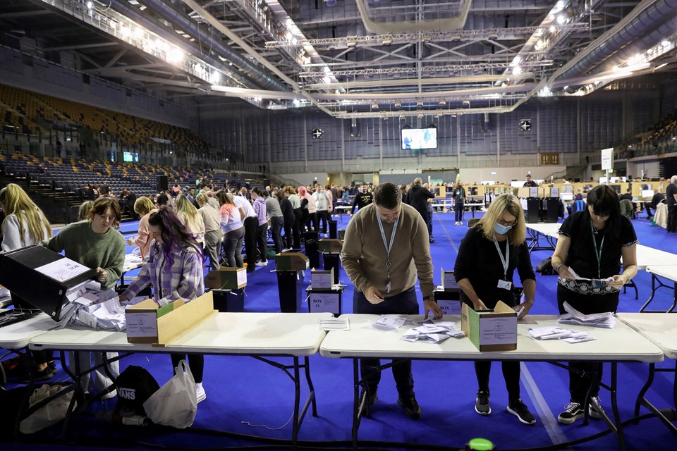 İngiltere'de iktidar partisi yerel seçimlerde 467 sandalye kaybetti - 2