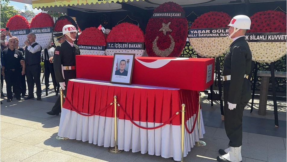 Hatay'da şehit olan iki asker son yolculuklarına uğurlandı