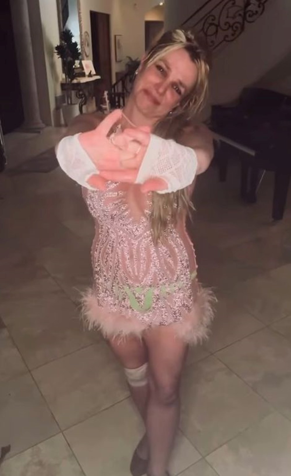 Britney Spears merdivenden düştü: Korkunçtu - 5