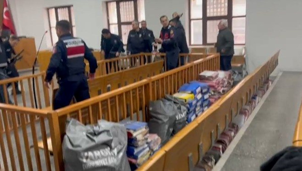 Duruşma salonunda kanlı saldırı: 10 şüpheli adliyeye sevk edildi Duruşma salonunda kanlı saldırı: 10 şüpheli adliyeye sevk edildi