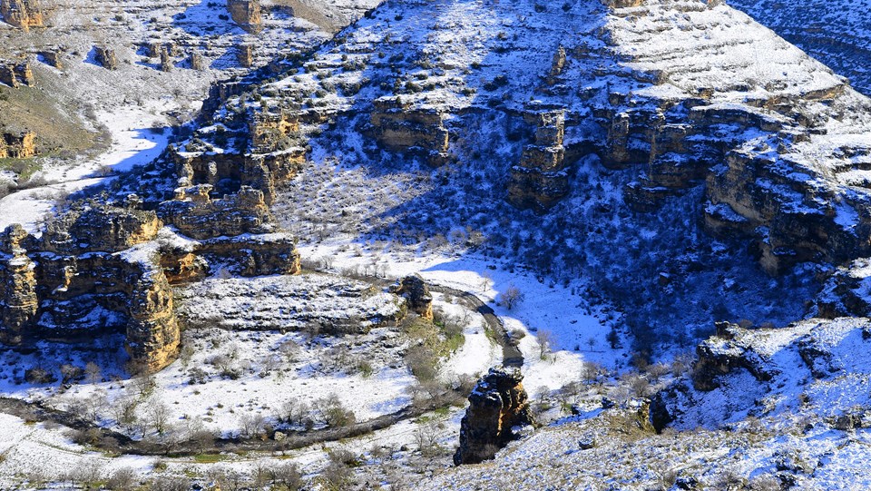 Türkiye'deki dünyanın en uzun ikinci kanyonu 'Ulubey Kanyonu' karlar altında - 1