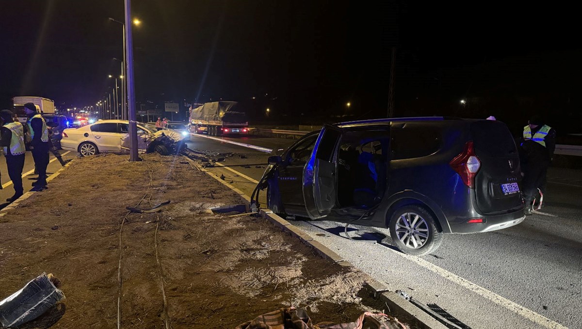 Kayseri'de feci kaza | İki otomobil çarpıştı: 3 ölü, 4 yaralı