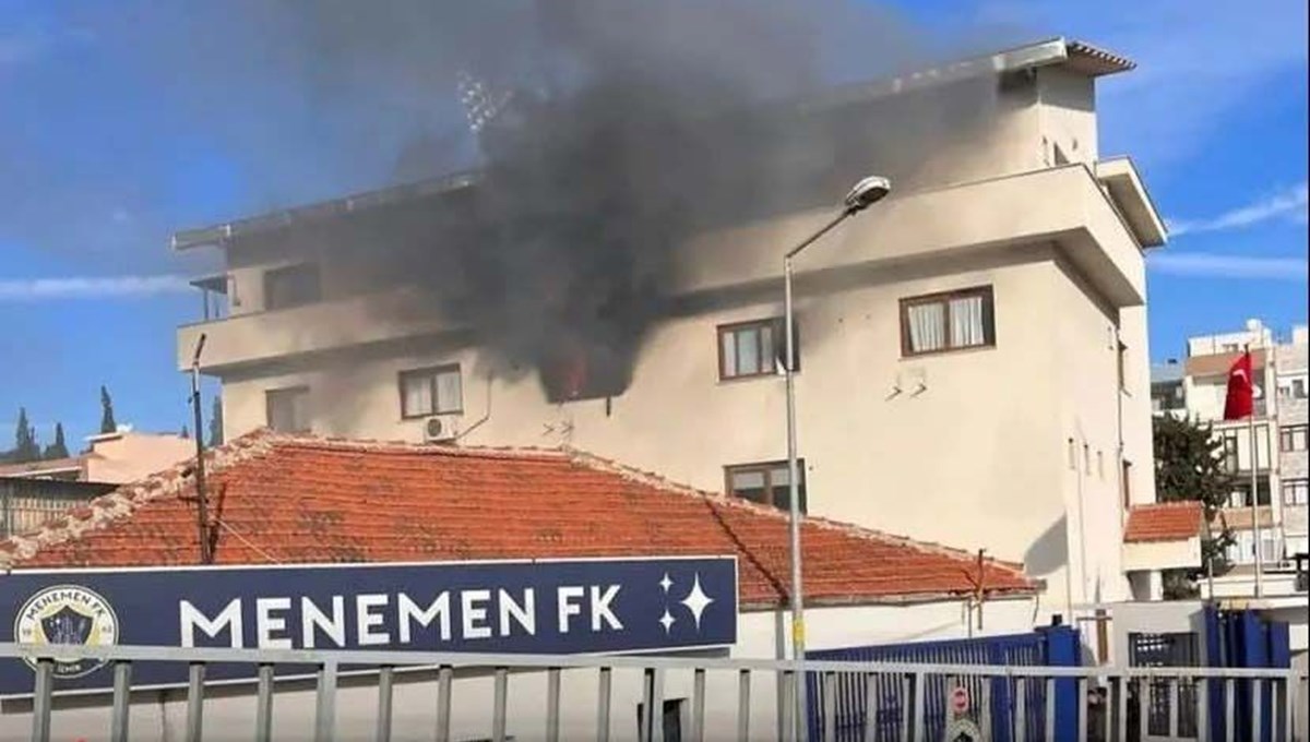 İzmir ekibi Menemen FK'da yangın İzmir ekibi Menemen FK'da yangın