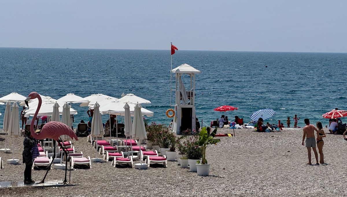 Yüksek nem ve sıcaktan bunalanlar sahilleri doldurdu
