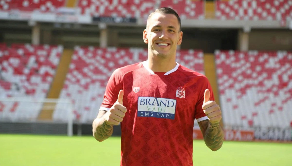 Eski Barcelonalı Rey Manaj Sivasspor'da Eski Barcelonalı Rey Manaj Sivasspor'da