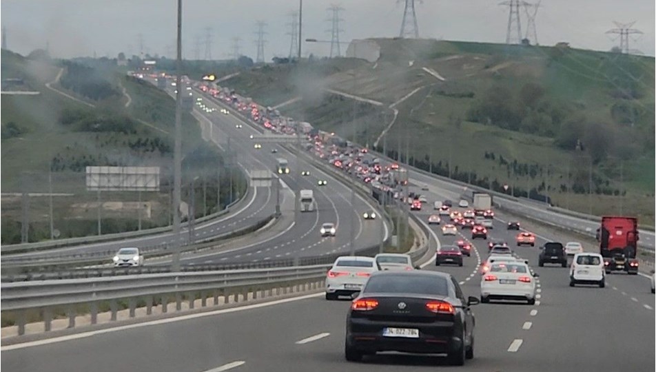 İstanbullular depremin ardından yollara düştü