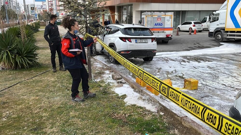 Kargo şirketinde yere düşen paket patladı, 4 çalışan
hastanelik oldu - 3