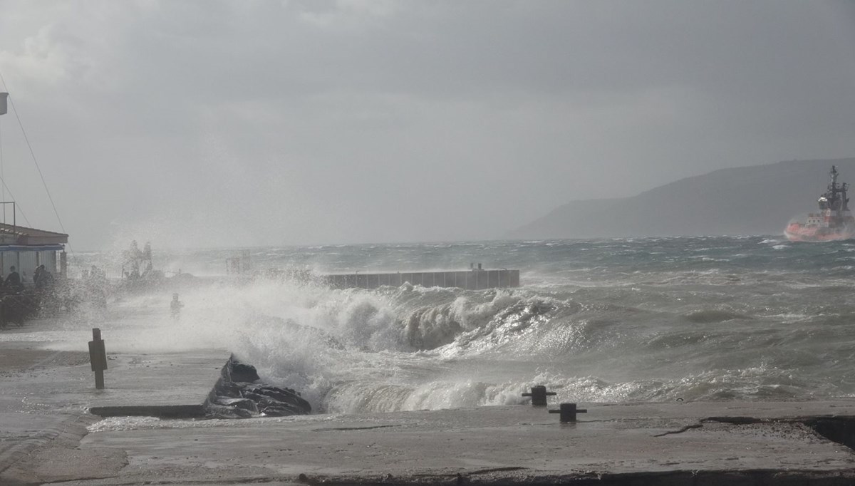 Çanakkale Boğazı, gemi trafiğine kapatıldı