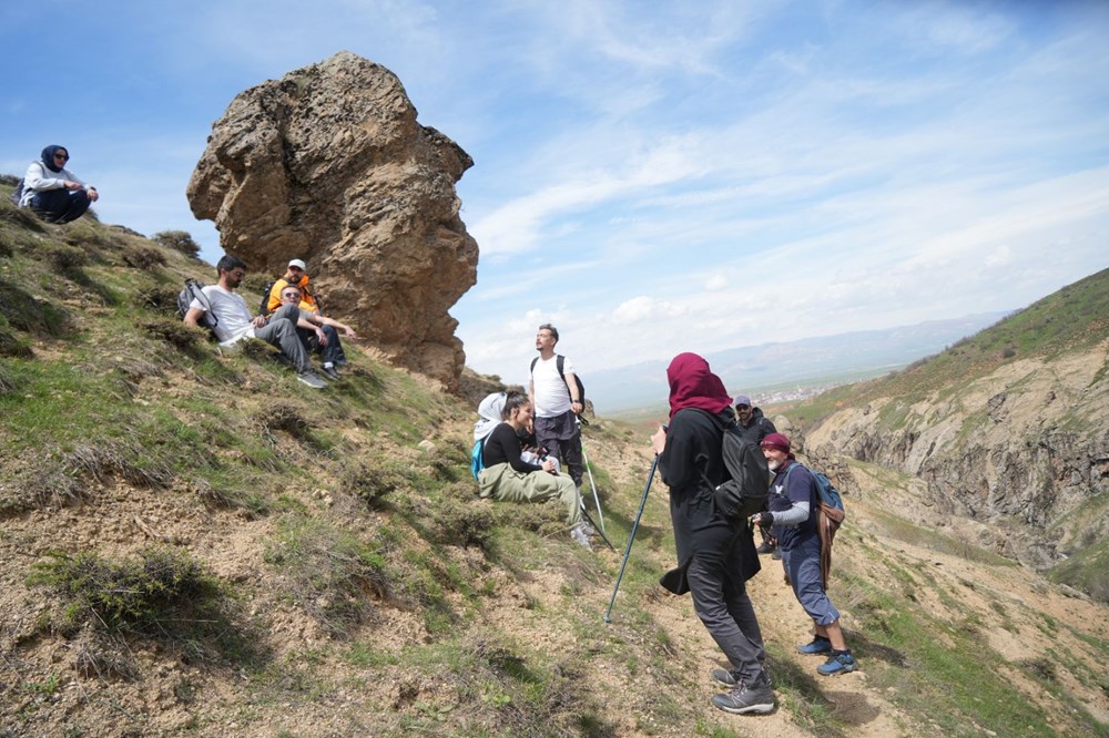 "Ovaya bakan adam" olarak biliniyor: Ziyaretçilerin ilgisini çekiyor 76 DVENWRvgJkqVulPPOhk2 g