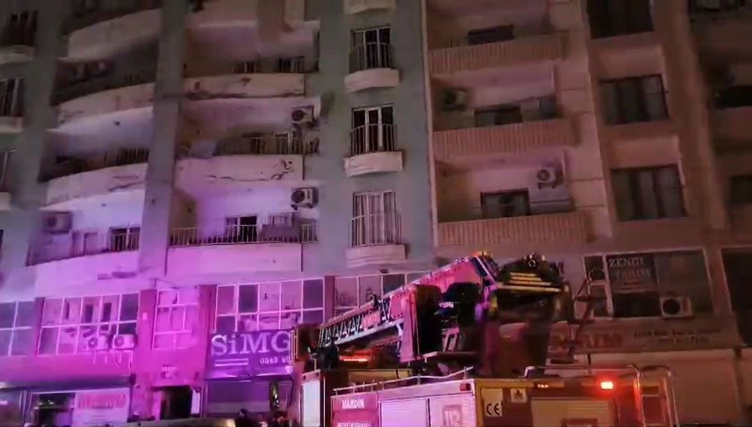 Çakmakla oynayan çocuklar evi yaktı