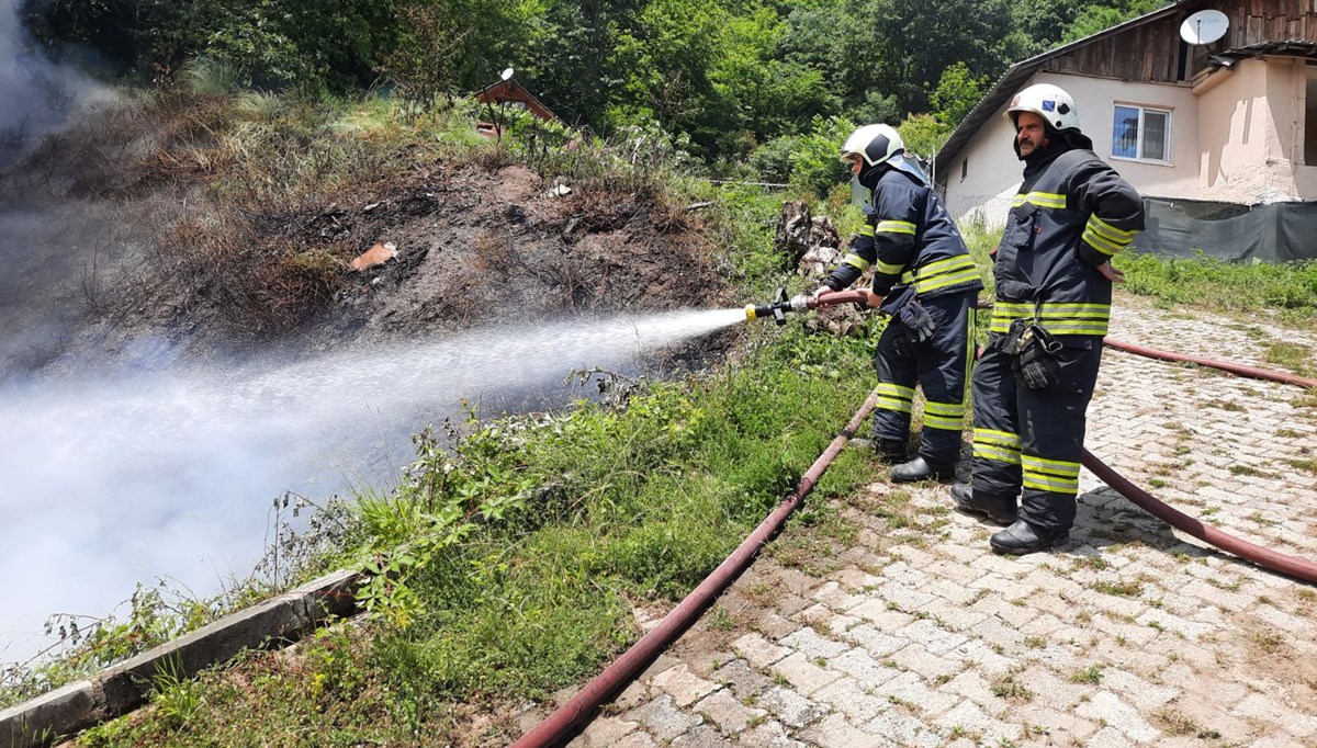 Kocaeli'de besi çiftliğinde yangın Kocaeli'de besi çiftliğinde yangın