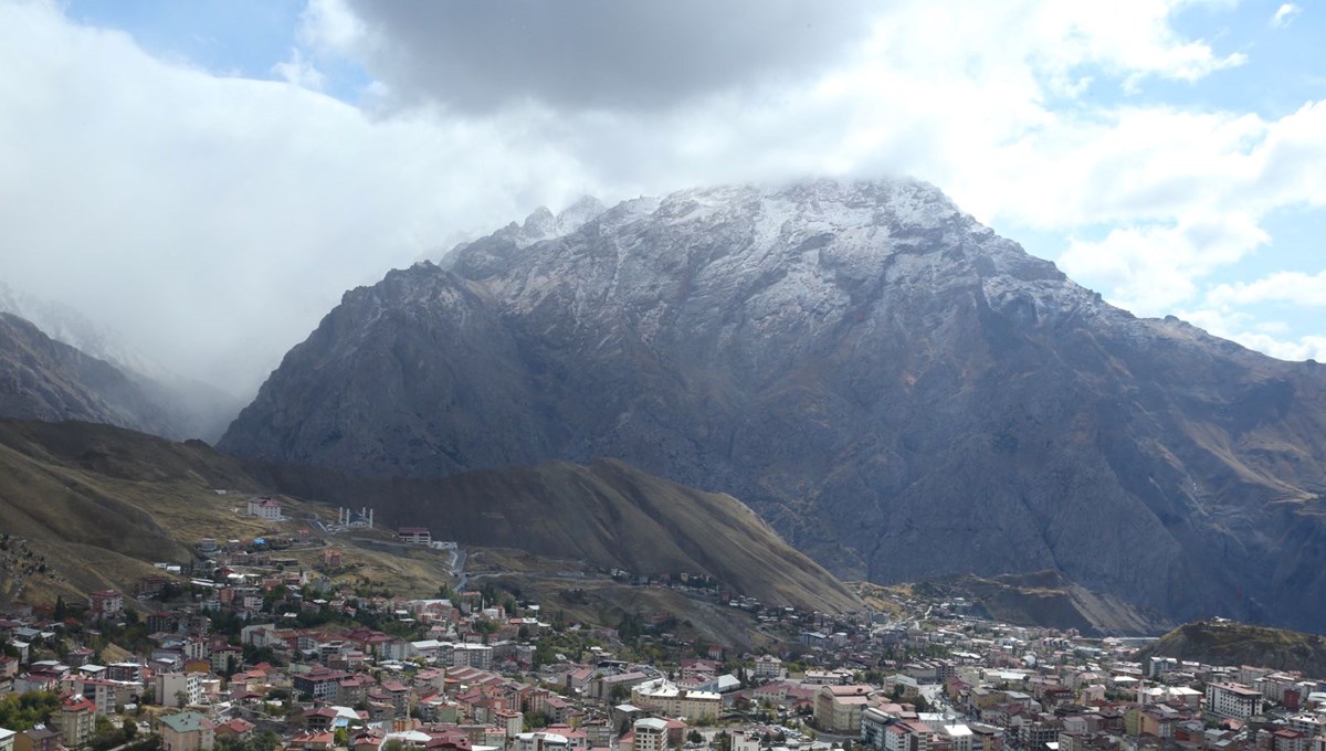 Hakkari'de kar yağışı etkili oldu