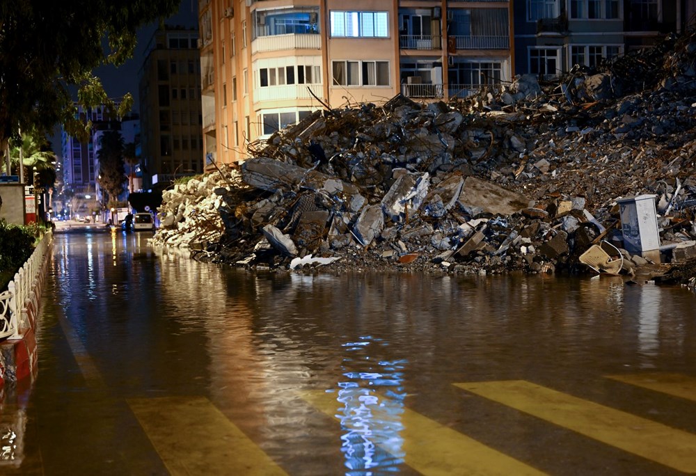 İskenderun'da deniz seviyesi yükseldi, caddeler su altına kaldı - 13