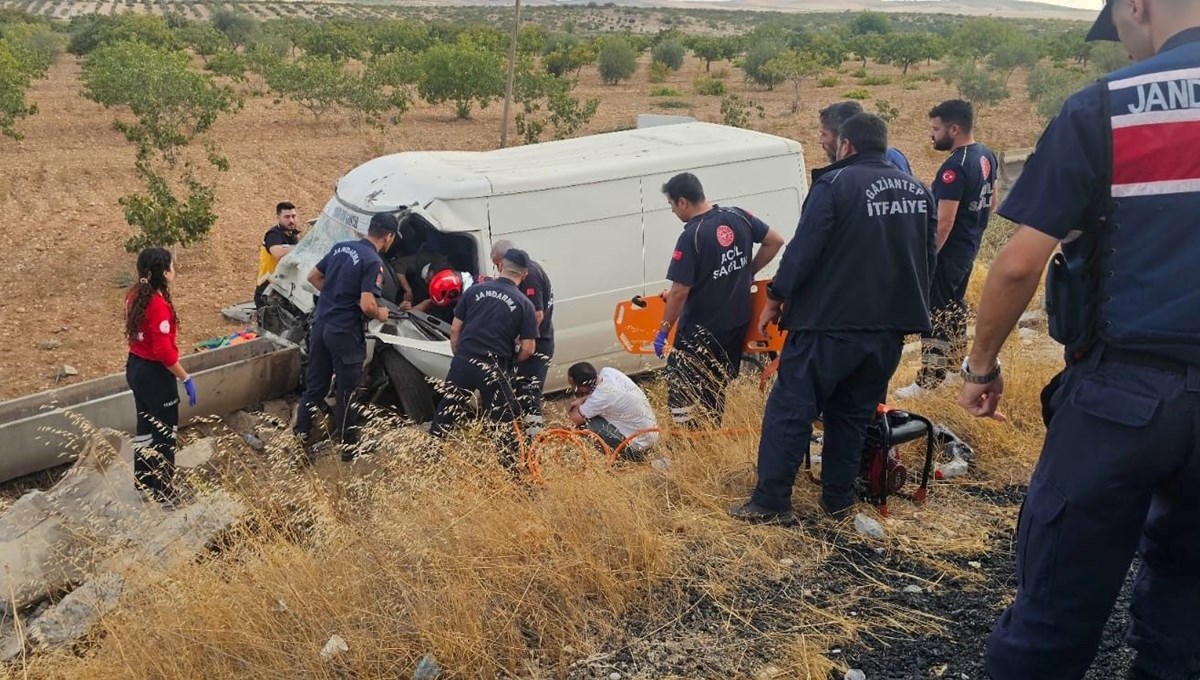Kamyonet şarampole uçtu