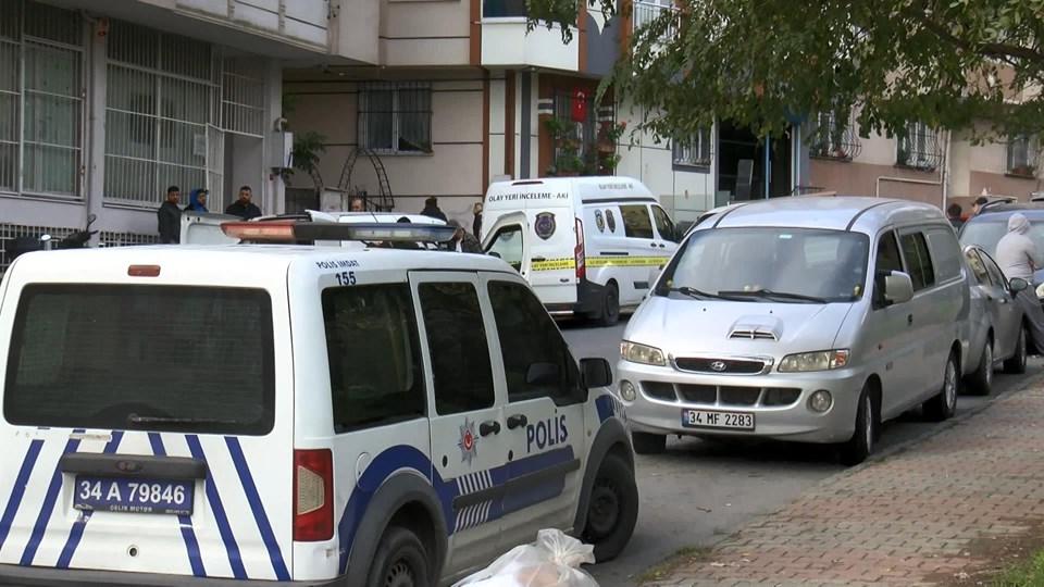 Eşini ve üvey kızını öldürüp intihar etti - 1