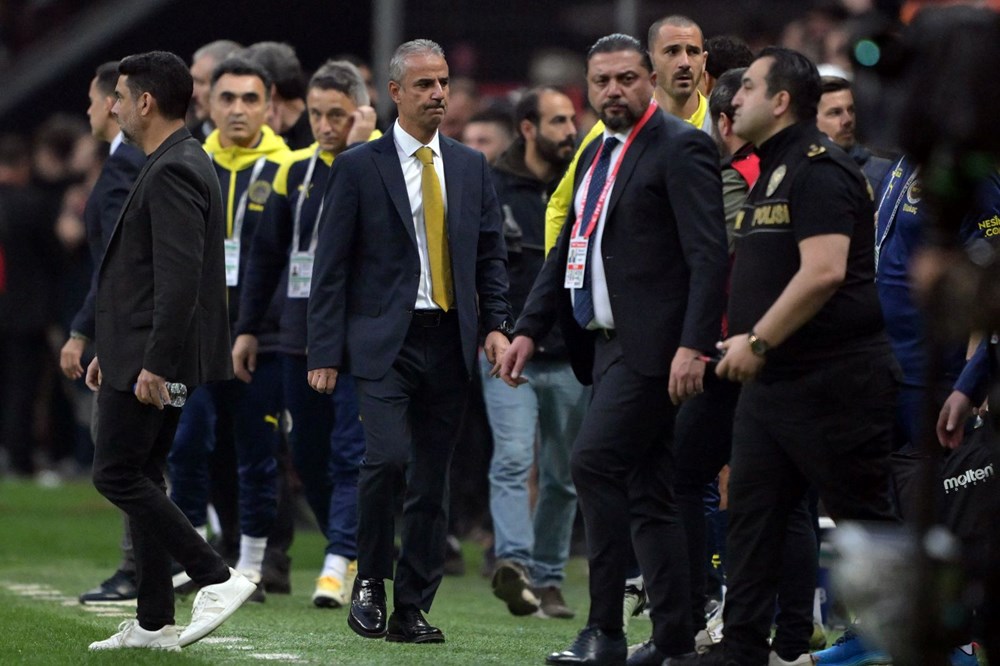 Fenerbahçe, derbide Galatasaray'ı yendi: Süper Lig'de şampiyonluk son haftaya kaldı - 18