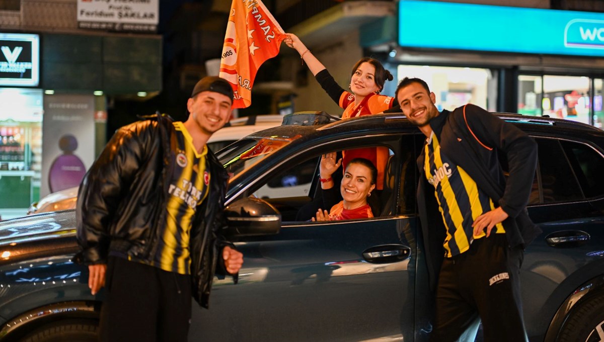 Galatasaray taraftarı sokağa döküldü