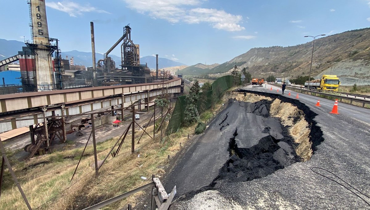 Karabük-Eskipazar karayolunda çökme: Demiryolu da ulaşıma kapandı