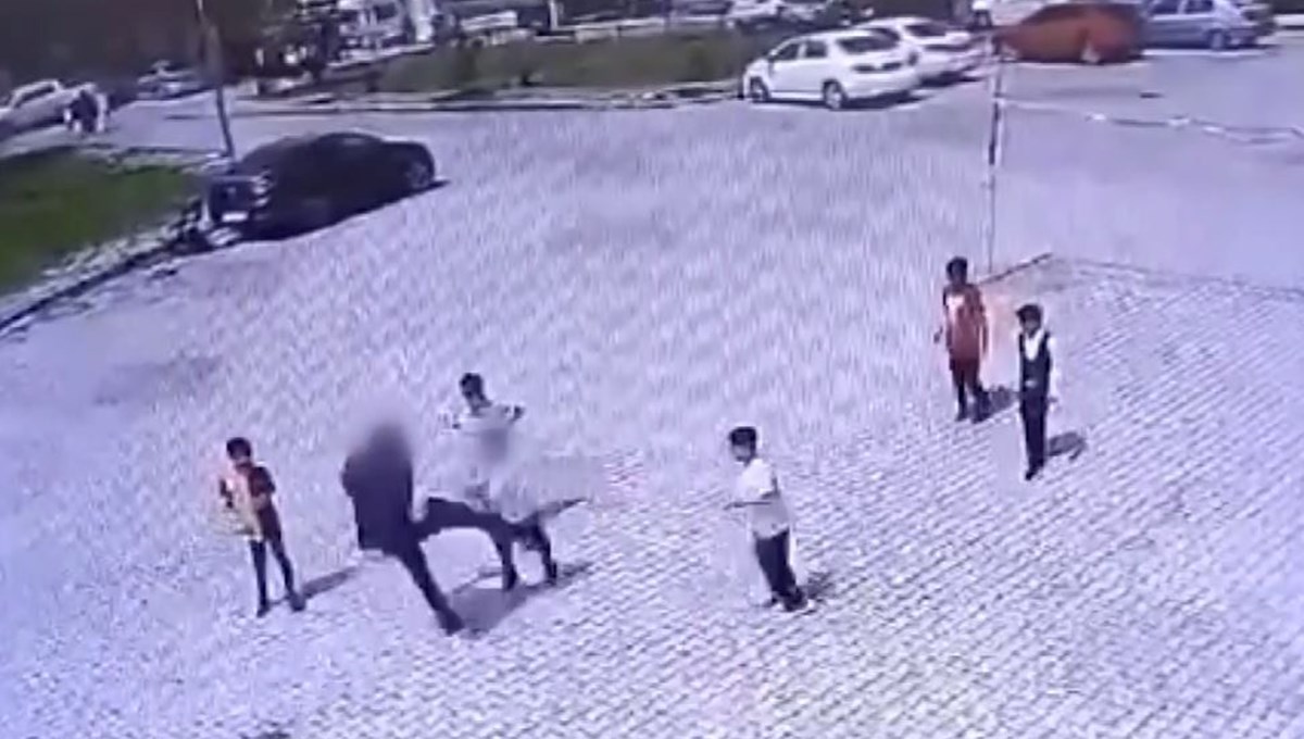 23 Nisan'da öğrenciye tekme attı 23 Nisan'da öğrenciye tekme attı