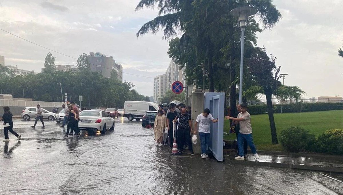 Meteoroloji İstanbul için saat verdi! Çok kuvvetli geliyor Meteoroloji İstanbul için saat verdi! Çok kuvvetli geliyor