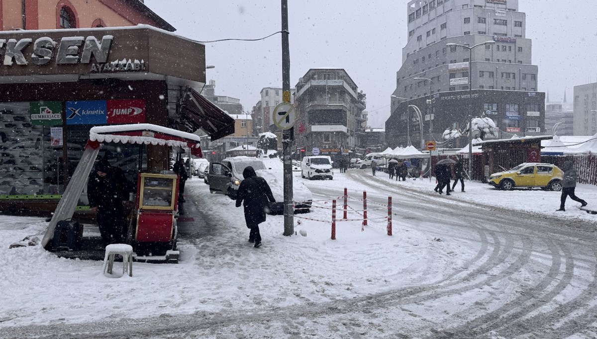 Zonguldak'ta kar yağışı, 252 köy yolu ulaşıma kapandı