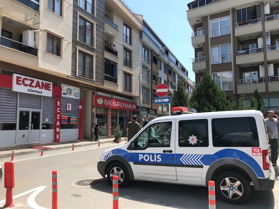 Bursa'da bir kişi eşini ve kızını öldürüp intihar etti - 1