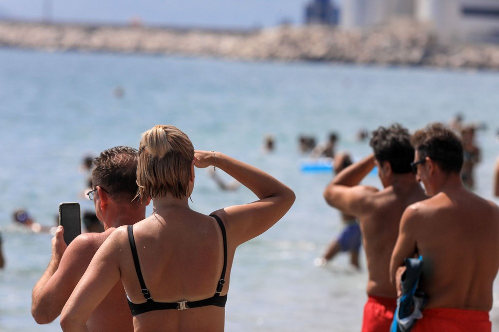 Turkish Submarine Seen On Konyaaltı Beach Surprised Tourists - 2