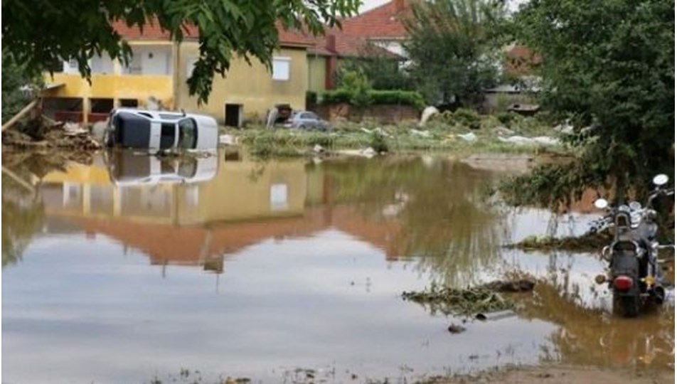 Üsküp'te yağış sonrası sel: Evleri su bastı