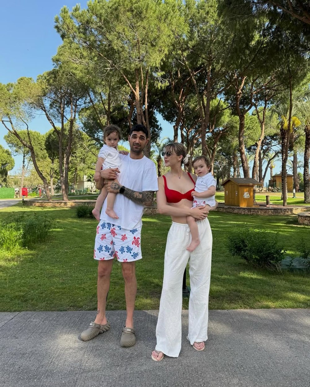 Yasemin Şefkatli ile İdo Tatlıses'in Bodrum tatili: Uçakta aile pozu - 2