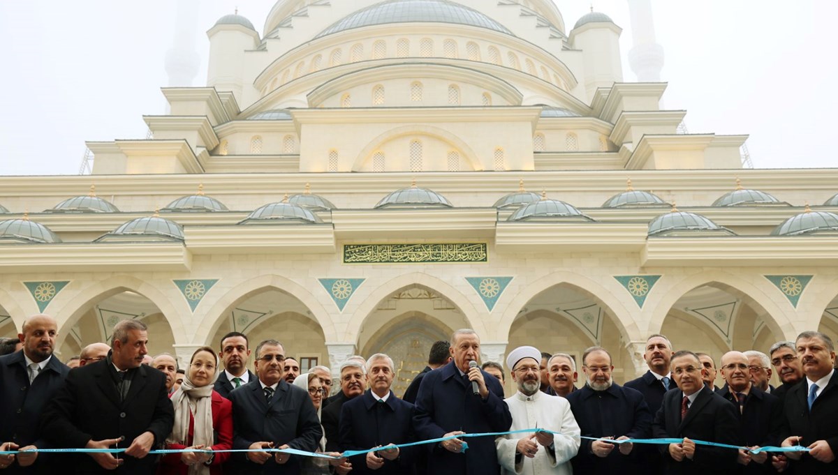 Türkiye'nin en büyük ikinci camisi Şahinbey Millet Camii açıldı: Kurdeleyi Cumhurbaşkanı Erdoğan kesti Türkiye'nin en büyük ikinci camisi Şahinbey Millet Camii açıldı: Kurdeleyi Cumhurbaşkanı Erdoğan kesti