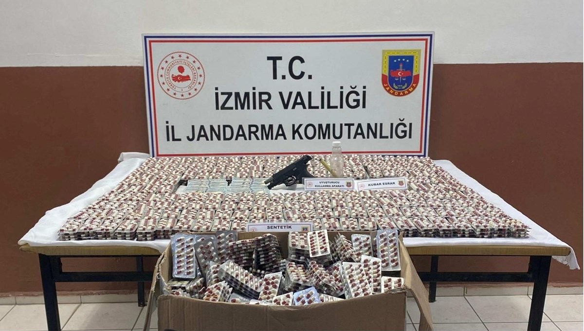 İzmir'de 26 bin sentetik ecza ele geçirildi İzmir'de 26 bin sentetik ecza ele geçirildi