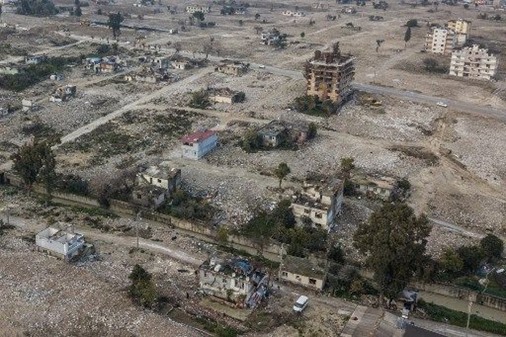6 Şubat depremlerinin 1. yılı dünya basınında: Hayat kıvılcımını yitirdi - 2