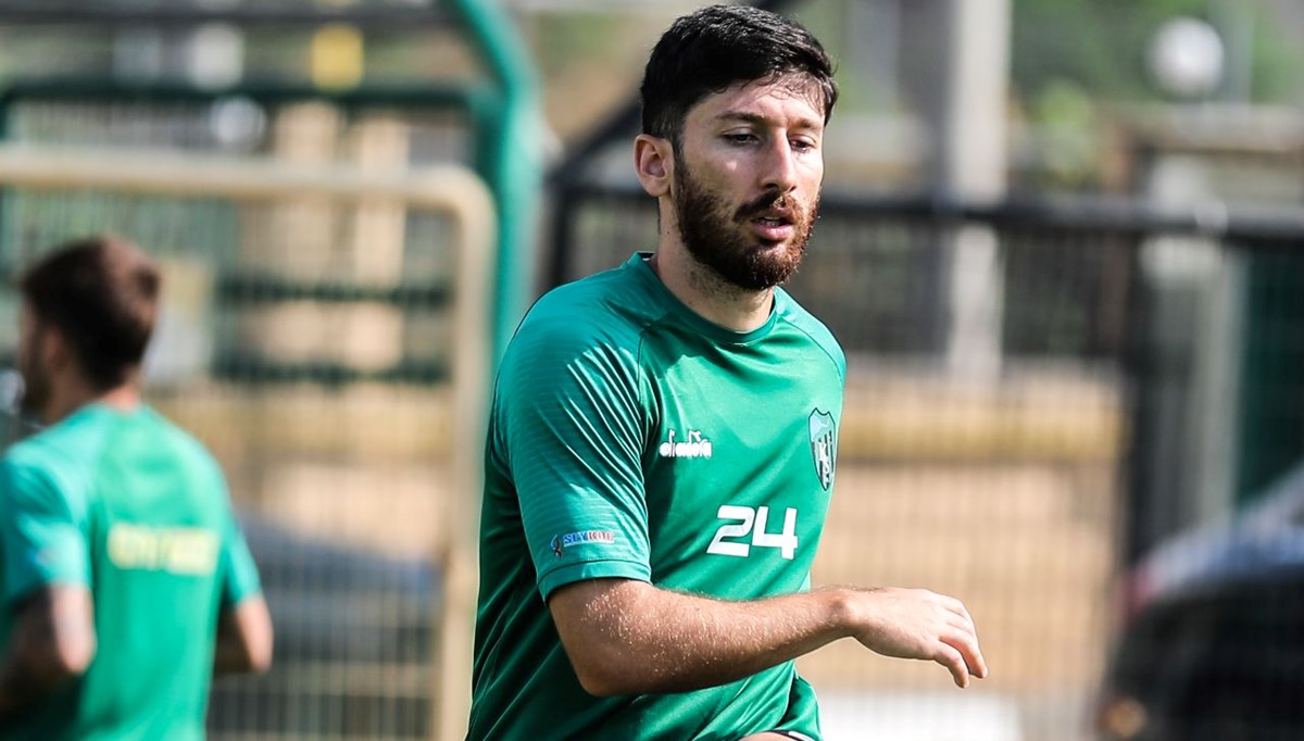 Kocaelisporlu Beridze'nin kolyesi çalındı: Hırsız malzemeci çıktı Kocaelisporlu Beridze'nin kolyesi çalındı: Hırsız malzemeci çıktı