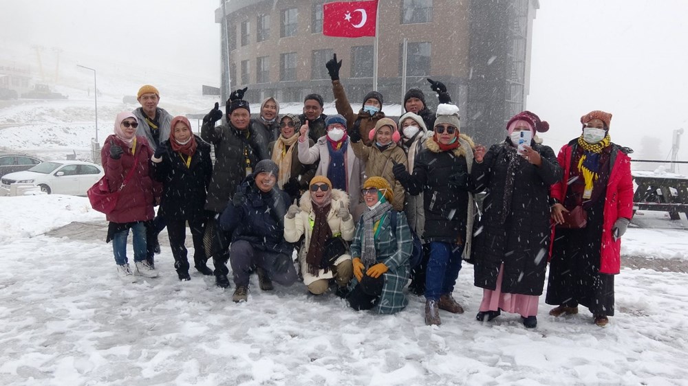 Uludağ'da kar yağışı tatilcileri sevindirdi - 6