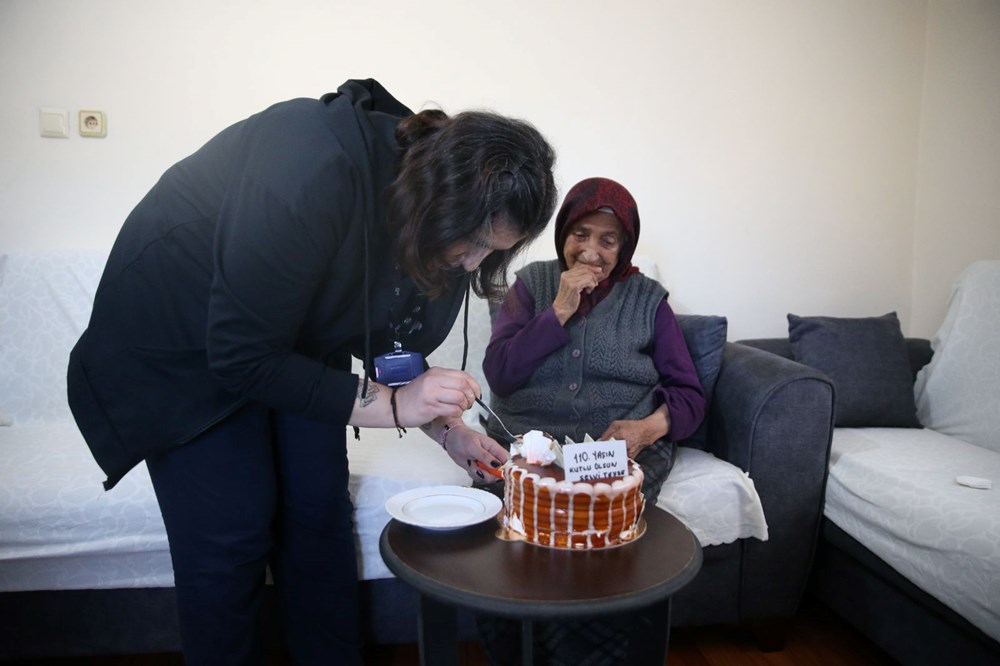 110 yaşındaki Selvi nine yıllara meydan okuyor: Her gün yediği 1 besin var - 6