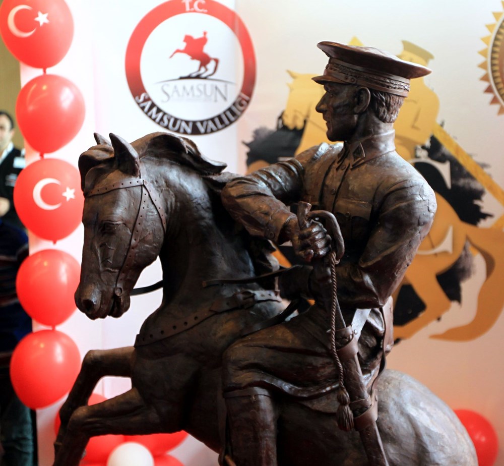 500 kilogram çikolatadan Atatürk Anıtı - 1