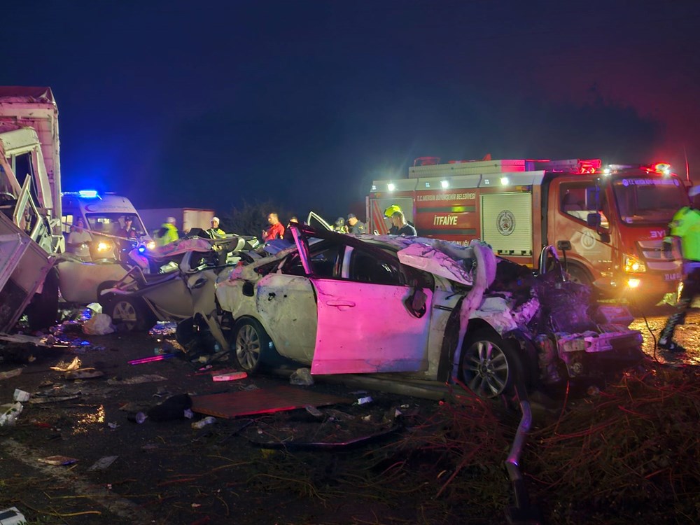 Mersin'de zincirleme trafik kazası: 10 ölü, 40 yaralı - 1