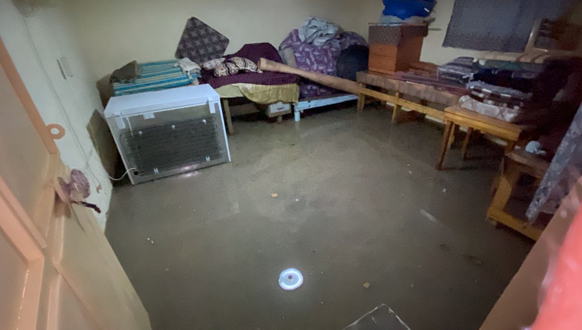 Konya’da şiddetli yağmur sele neden oldu Konya’da şiddetli yağmur sele neden oldu