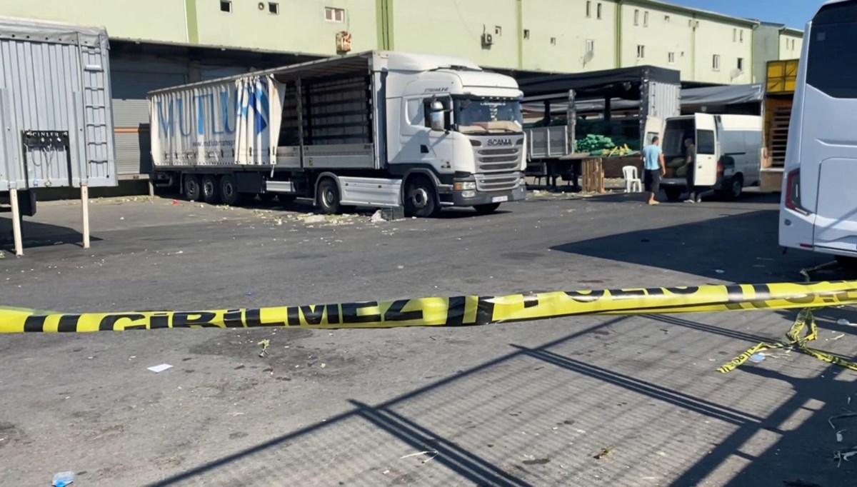 Yol verme tartışmasında silahlar ve bıçaklar konuştu: 5 yaralı Yol verme tartışmasında silahlar ve bıçaklar konuştu: 5 yaralı
