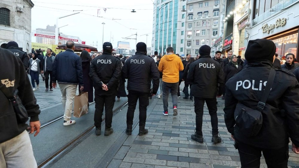 Taksim'de yeni yıla saatler kala hareketlilik başladı - 6