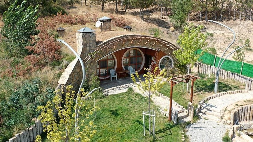 Pandemi sürecinde ilgi iyice arttı Sivas�ın Hobbit Evleri NTV