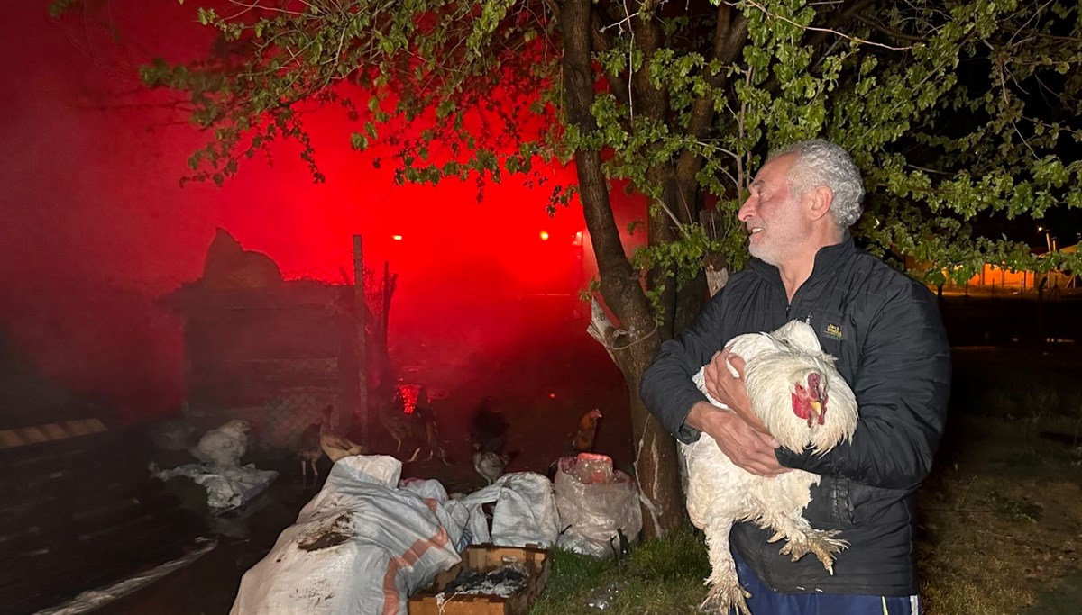 Tekstil atıklarının toplandığı depoda yangın: Memati'yi bir an olsun bırakmadı Tekstil atıklarının toplandığı depoda yangın: Memati'yi bir an olsun bırakmadı