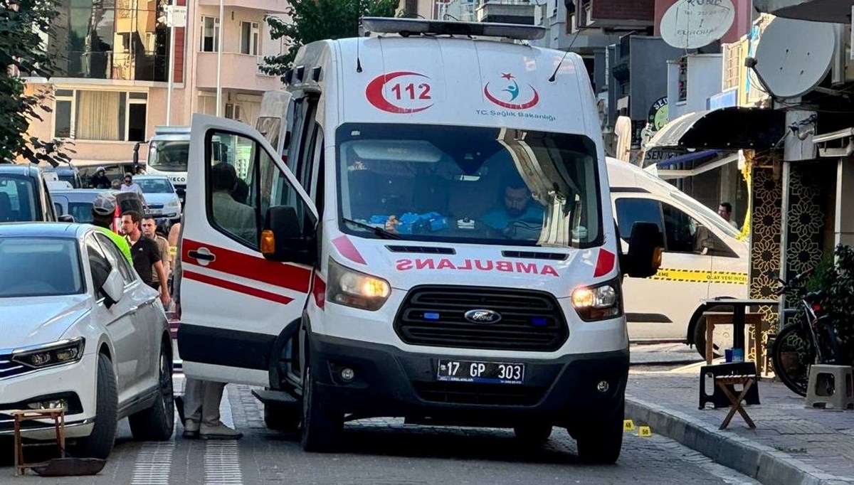Çanakkale'de silahlı ve bıçaklı kavga: Yaralılar var Çanakkale'de silahlı ve bıçaklı kavga: Yaralılar var